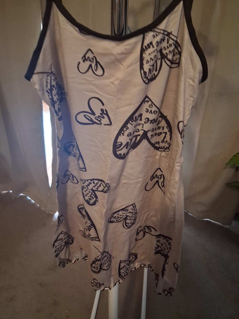 Women’s Beige Heart-Print Slip Tank Top